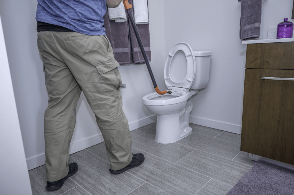 how to use a toilet auger