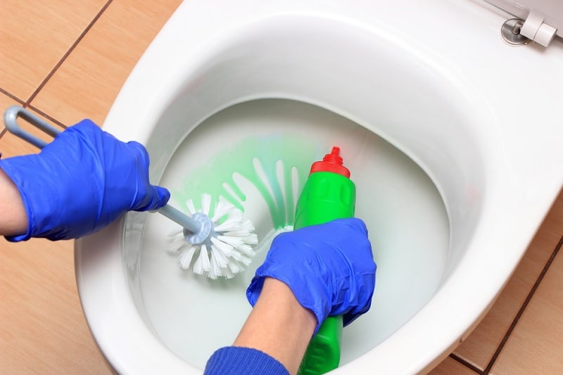 adding bleach in toilet